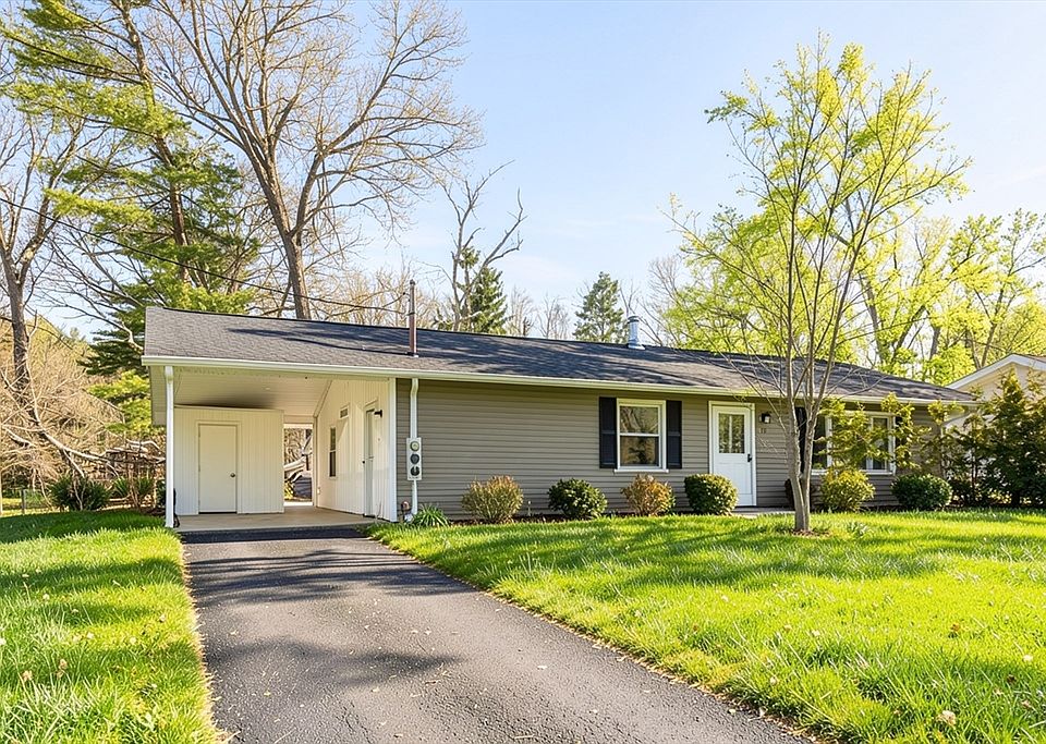 1st image of 10 Mickelson Ln #10