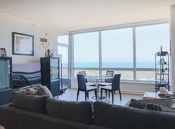 4th image of 1901 S Calumet Ave #2604