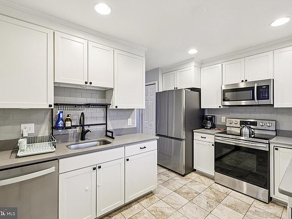 3rd image of 1014 Cedar Ridge Ct