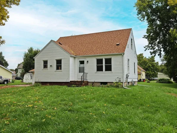 1015 4th Ave S, Estherville, IA 51334