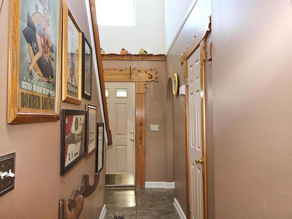 5th image of 3759 Carlotta St