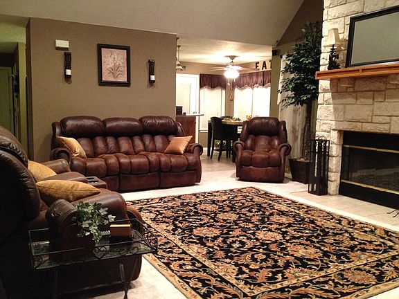 4th image of 803 Lorey Ln