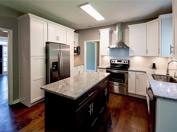 4th image of 1715 Watercrest Cir