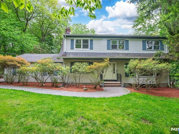 115 Hampshire Hill Rd, Upper Saddle River, NJ 07458
