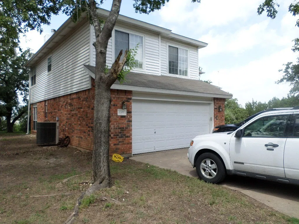 2207 Cheyenne — Photo 2