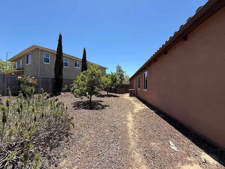 1137 Trilogy Cir — Photo 59