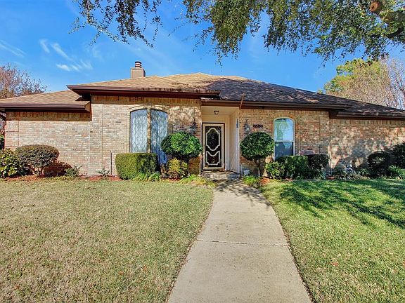 4th image of 2209 Moore Dr