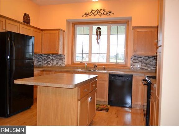 3rd image of 215 Dogwood St NE