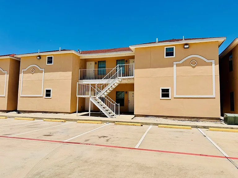 391 Riverside Dr — Photo 20