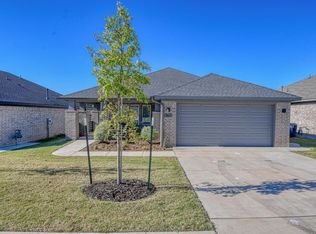 363 Park Ln, Harrah, OK 73045