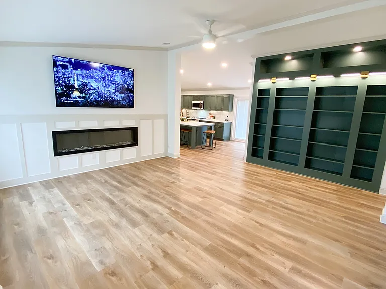 Large living room. Bookshelves Fireplace
TV included