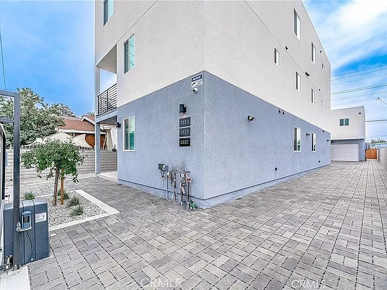 232 E Gage Ave — Photo 12