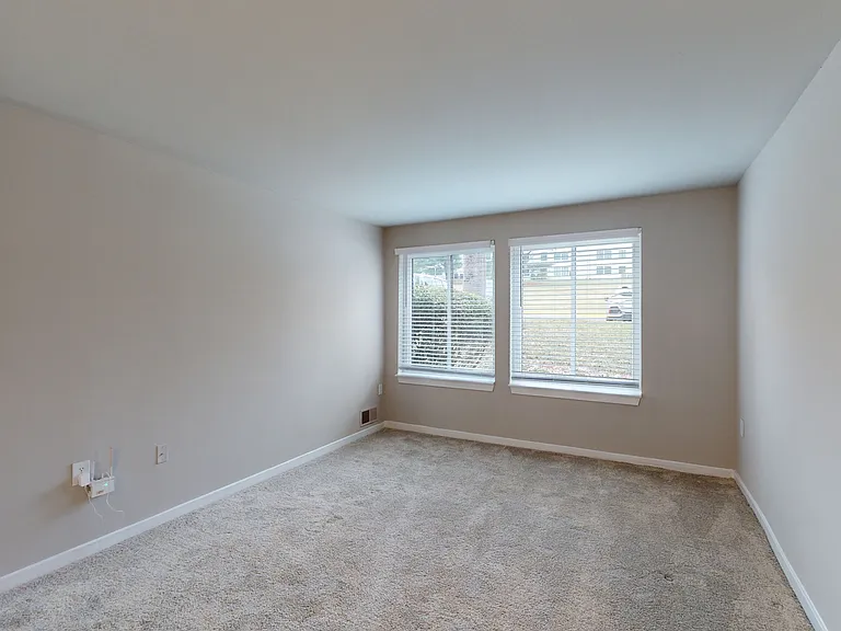 Seneca Place — Photo 49