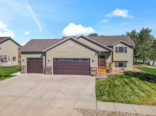 584 Field View Dr, Rapid City, SD 57701