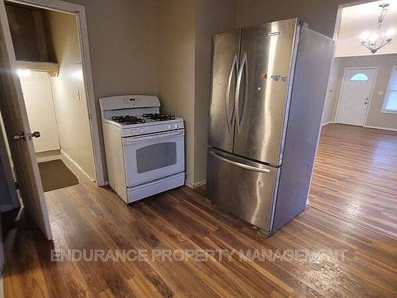 3rd image of 2338 Ontario Ave