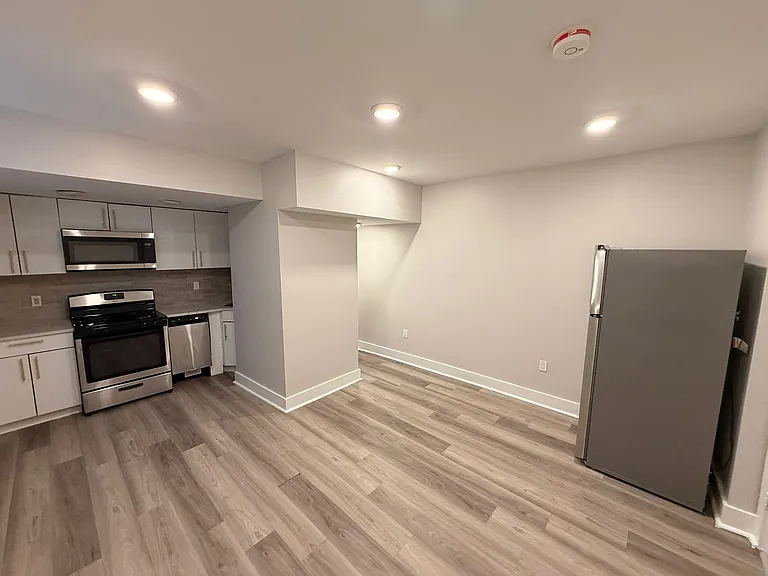 234 Jewett Ave #13E — Photo 2