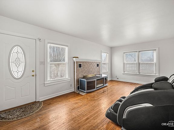 3rd image of 421 N Neltnor Blvd