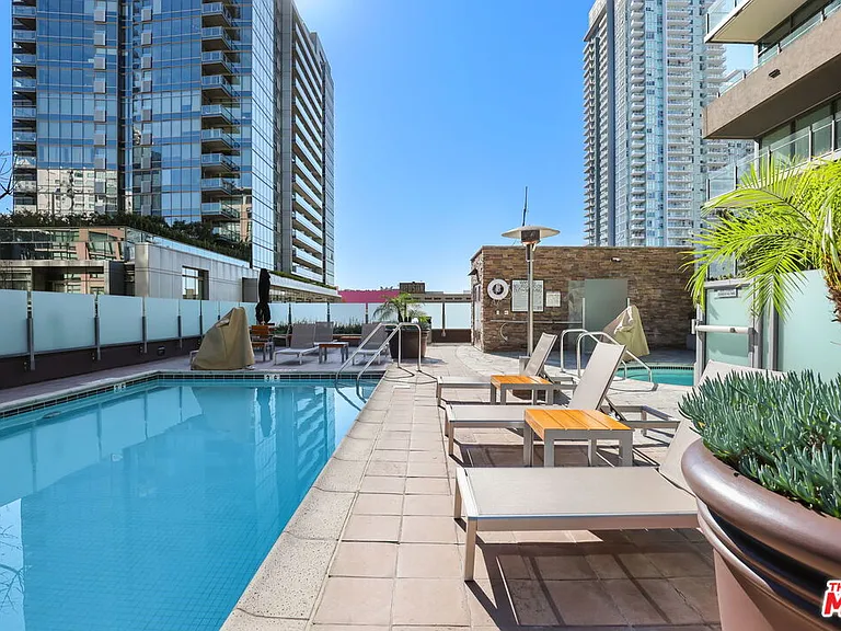 1111 S Grand Ave #916 — Photo 35