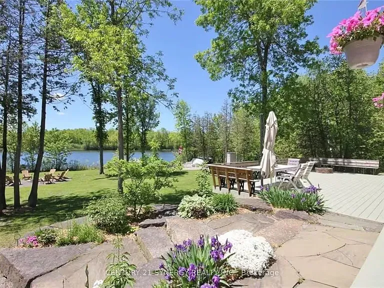 393 Gold Creek Rd — Photo 2