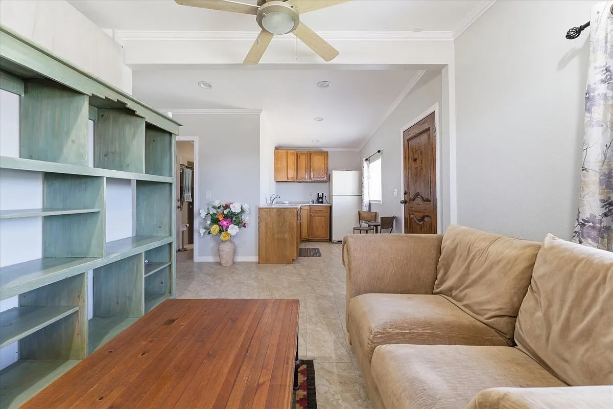 1 bed, 450 sqft, $1,950 — Photo 3