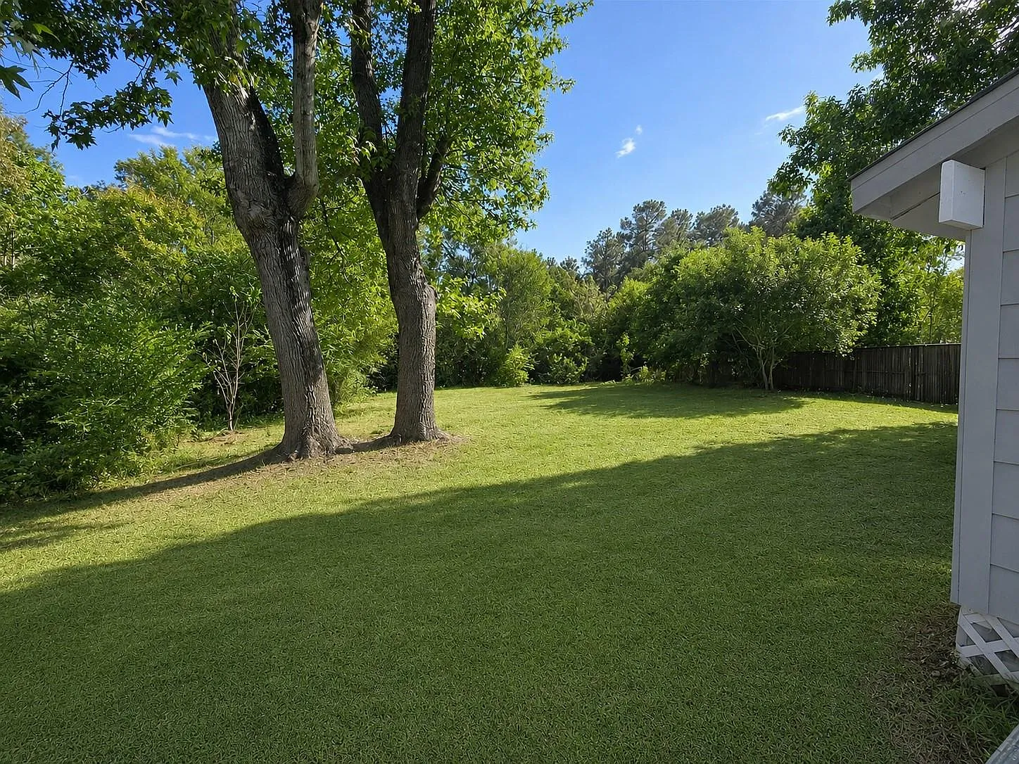 3 bed, 2.0 bath, 2064 sqft, $1,900 — Photo 4