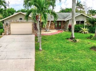 110 W Rubber Tree Dr, Lake Worth, FL 33467