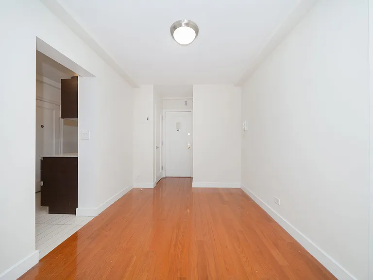 400 E 58th St #2G — Photo 8