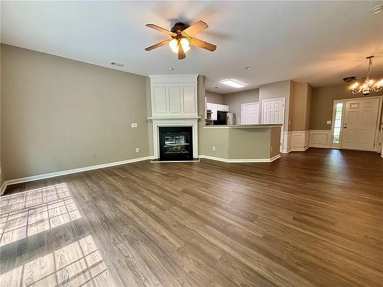 1998 Hailston Dr — Photo 10