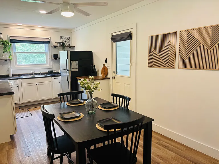 719 Bonham Ave — Photo 6