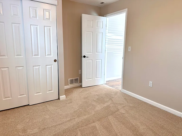898 Oswego St — Photo 8