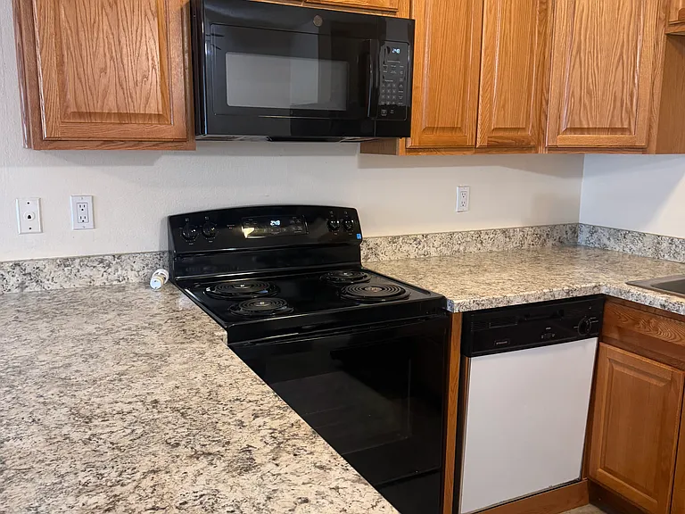4228 SE 15th Ave #8 — Photo 8