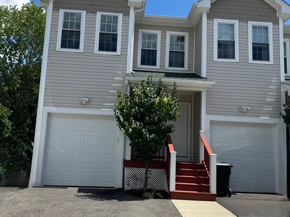 40 Winchester Ln #33, Fall River, MA 02721