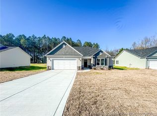 86 Magnolia St, Parkton, NC 28371