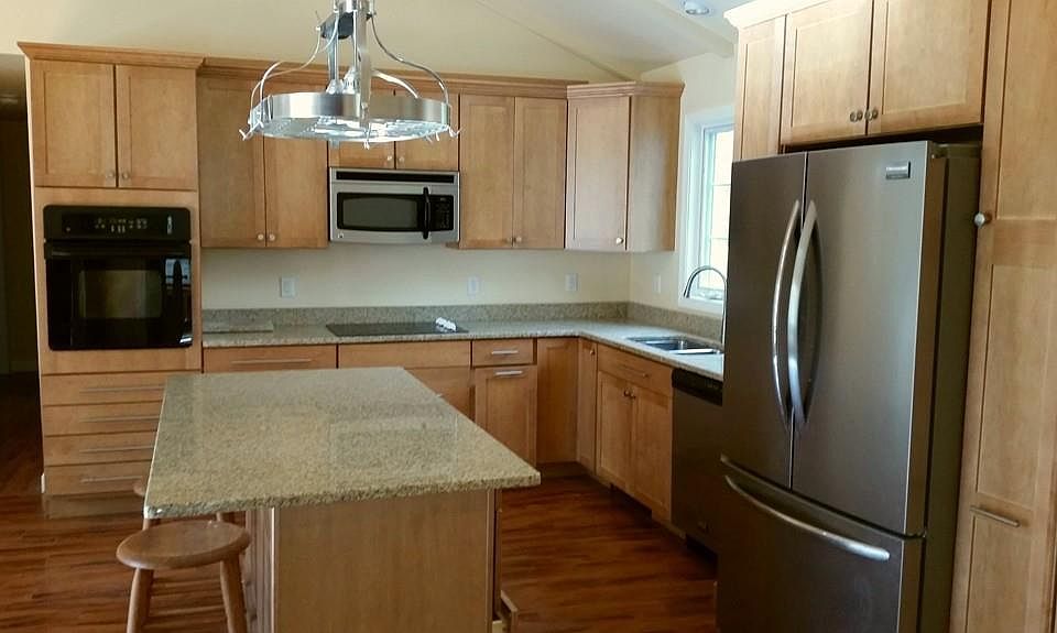 2nd image of 105 White Oak Run