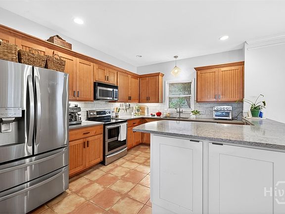 4th image of 188 Lyndon Avenue