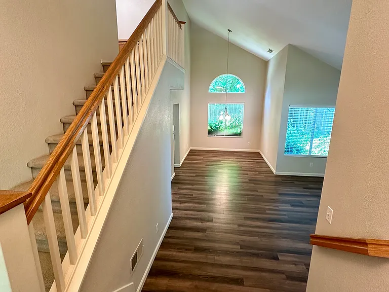 390 Brians Ct — Photo 4