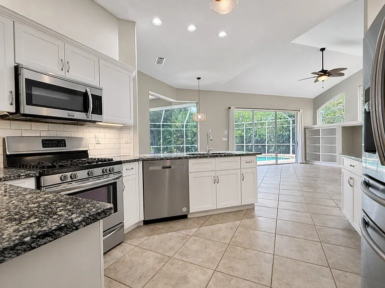 4625 Sweetmeadow Cir — Photo 10
