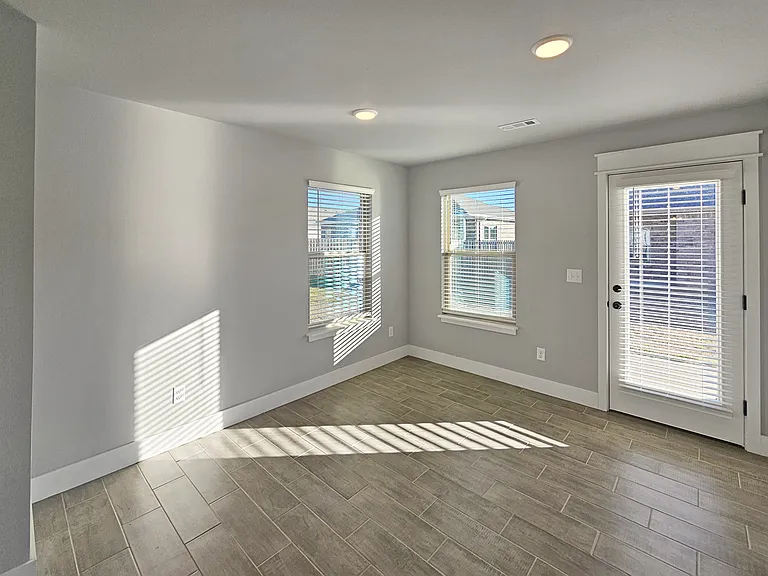 2091 Bluebonnet Ln — Photo 13