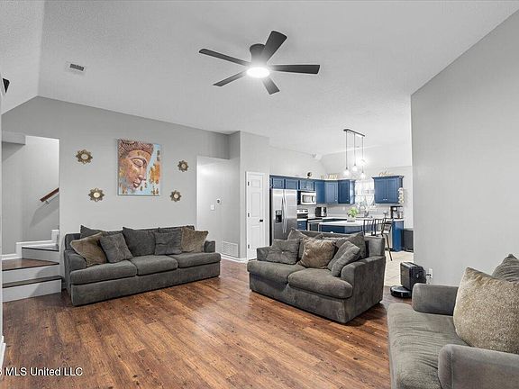 5th image of 7325 Green Ash Dr