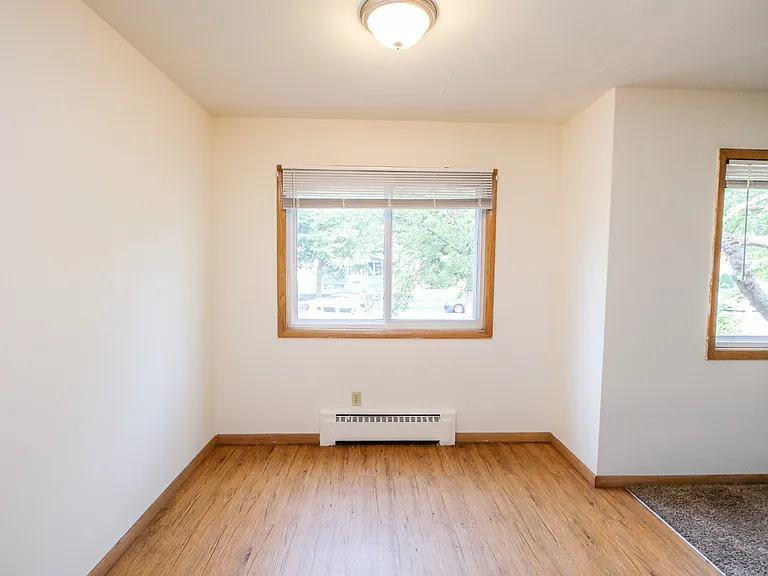 Pleasant Ave Apartments — Photo 23
