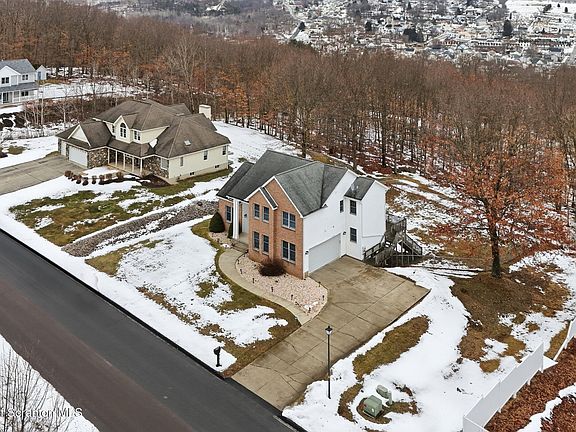 4th image of 119 Sunset St
