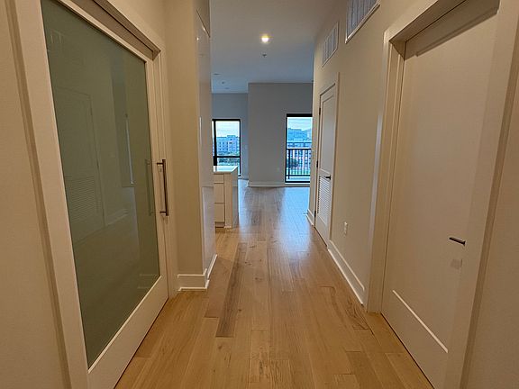 5th image of 701 Swann Ave Unit 605