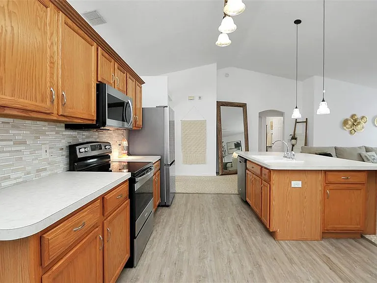 10648 SW 38th Ave — Photo 17