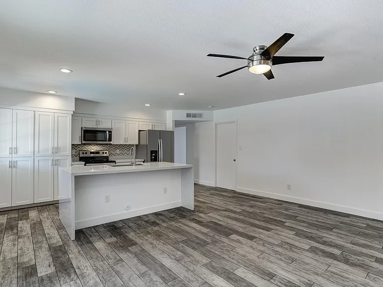 2500 E Hermosa Dr — Photo 31