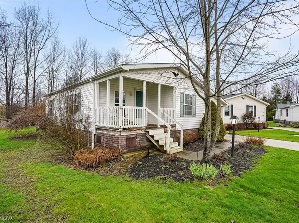 228 Troy Oaks Dr, Hiram, OH 44234