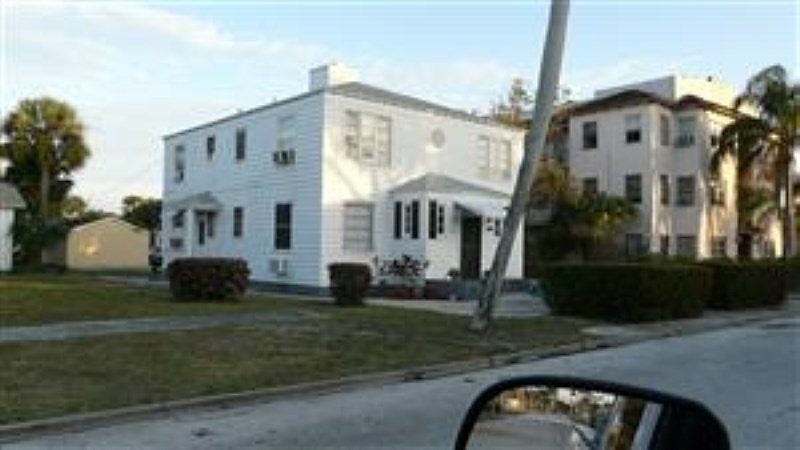2nd image of 2010 Broward Ave APT 4