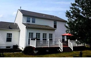 800 Maplewood Dr, Douglassville, PA 19518