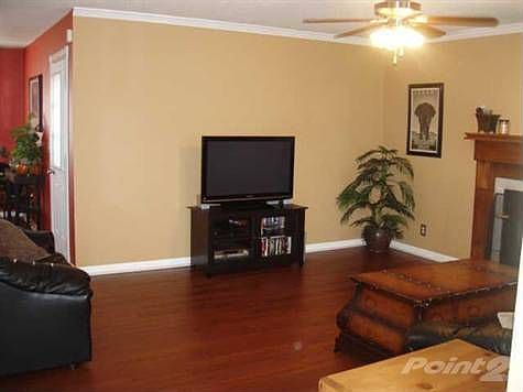 Trim work in all rooms*Spacious Great Room*Nice Colors through out