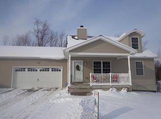 4100 Wood Hills Dr, Erie, PA 16510