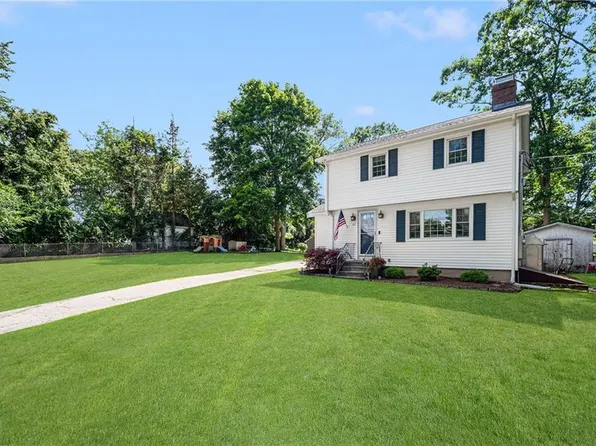 22 Clyde St, Blackstone, MA 01504